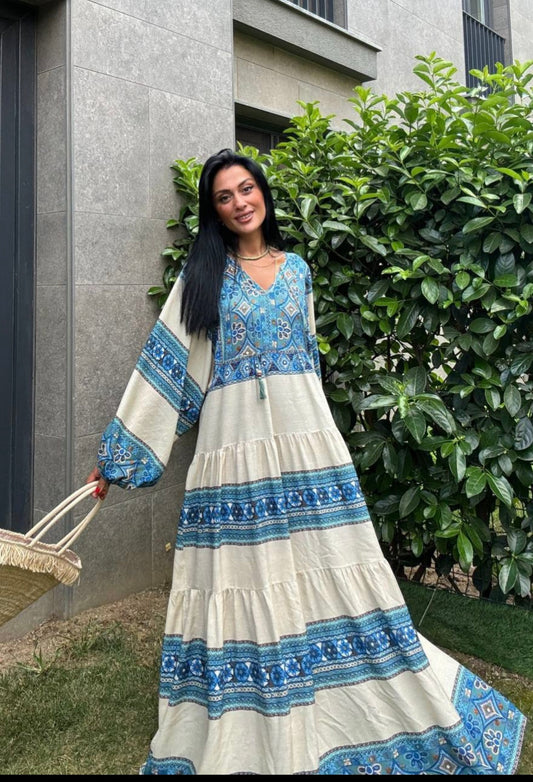 Flowy maxi with white and blue colors dress